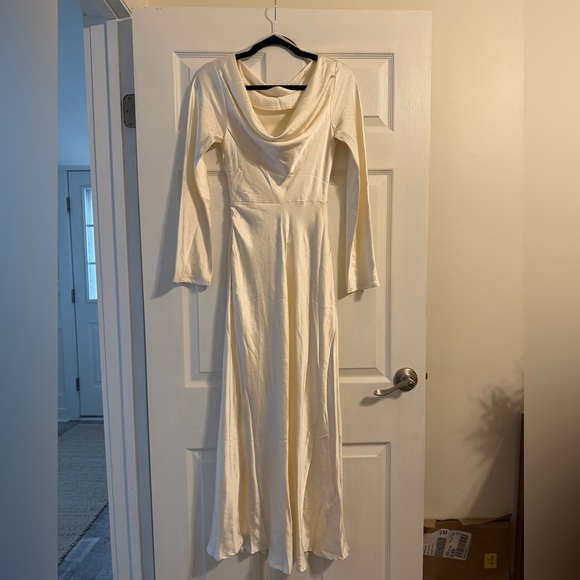 NWT One and Only Collective satin maxi dress - Oyster small - Picture 4 of 6